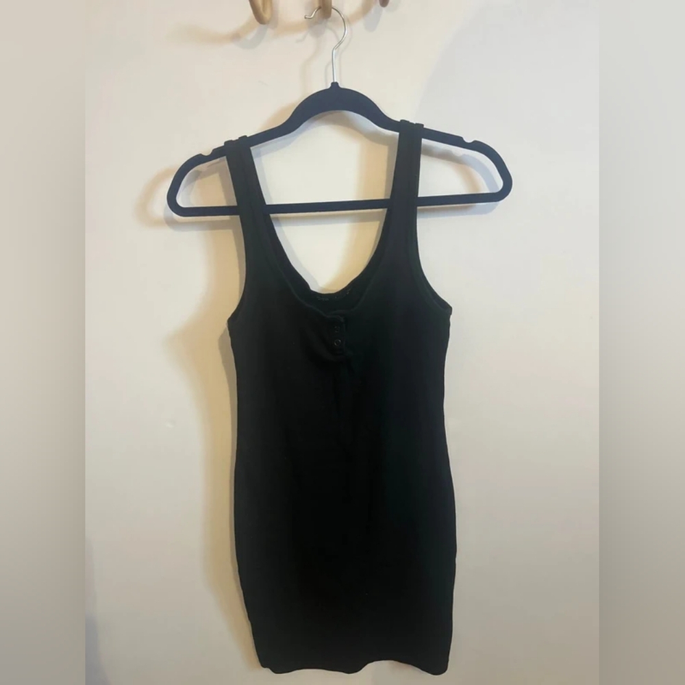 Black Sleeveless Dress